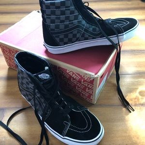 Men’s Hi Top Checkered Vans🔥 worn once!